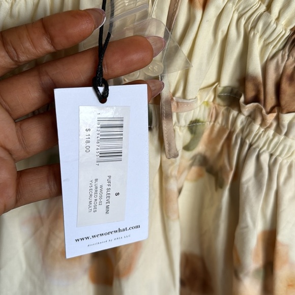 NEW WEWOREWHAT Floral Ruffle Mini puff sleeve Dress Small - Picture 8 of 12